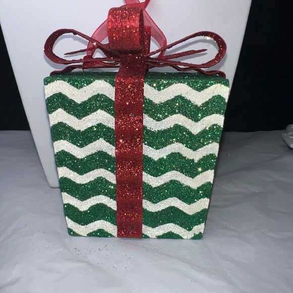 Pier‎ One Wooden Super Sparkle Present Ornament - Picture 2 of 9